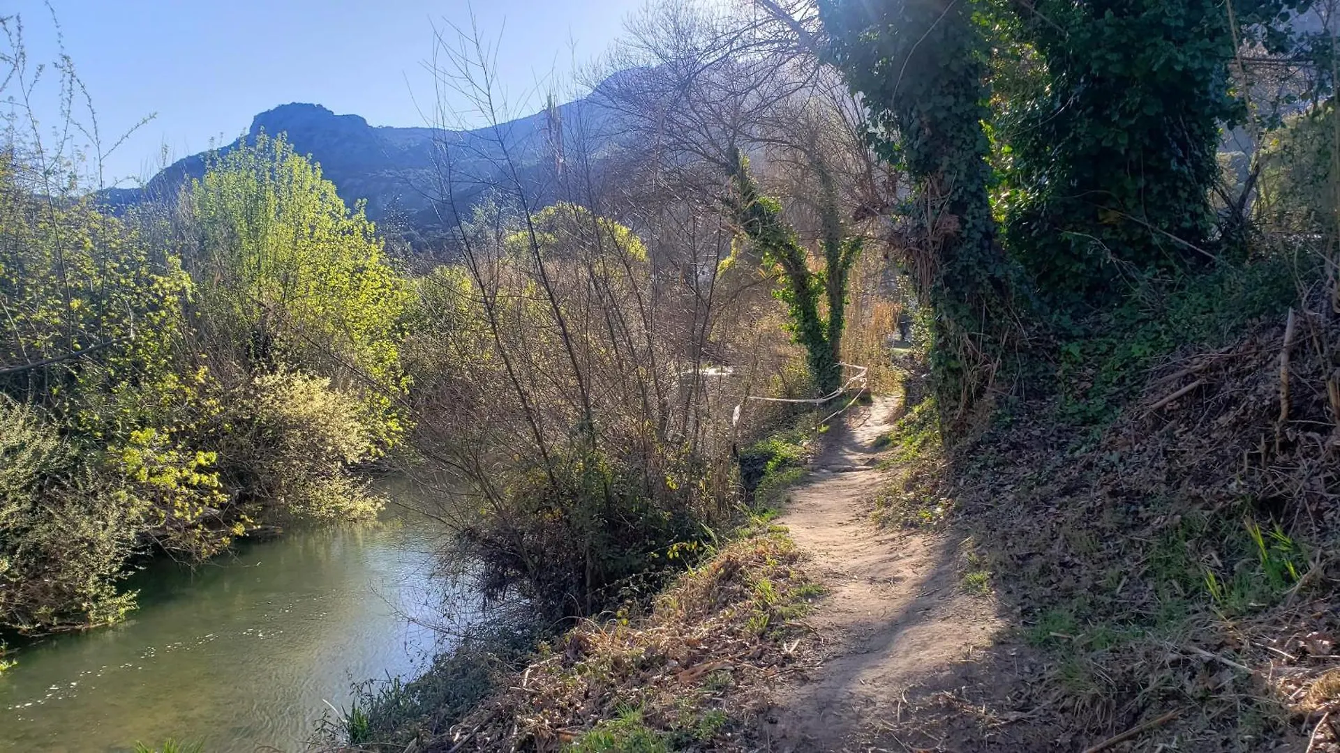 Holiday home Alojamiento Rural Casitas Cueva Del Gato Benaojan Spain